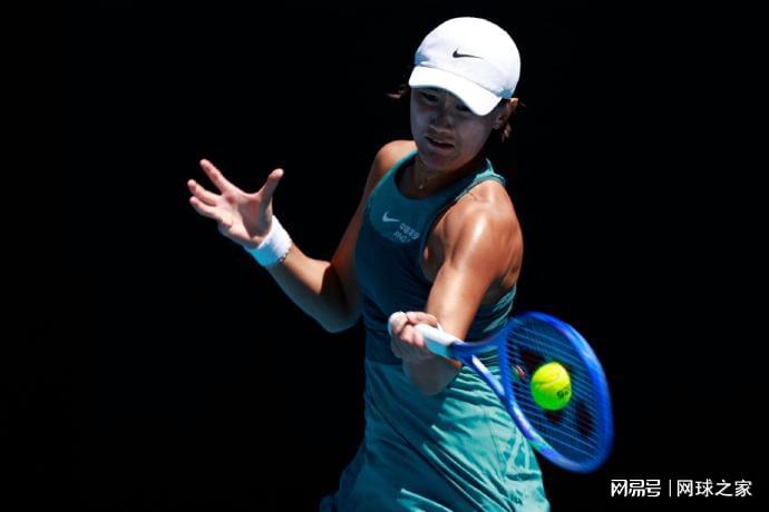 双手反拍, 娃的职业生, 的纳芙拉蒂