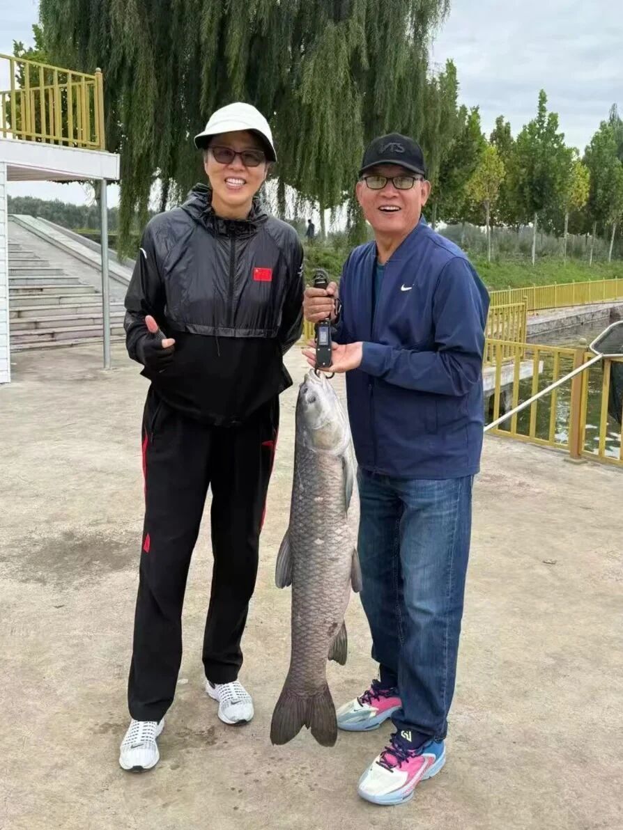 鱼身厚实, 老师旁边